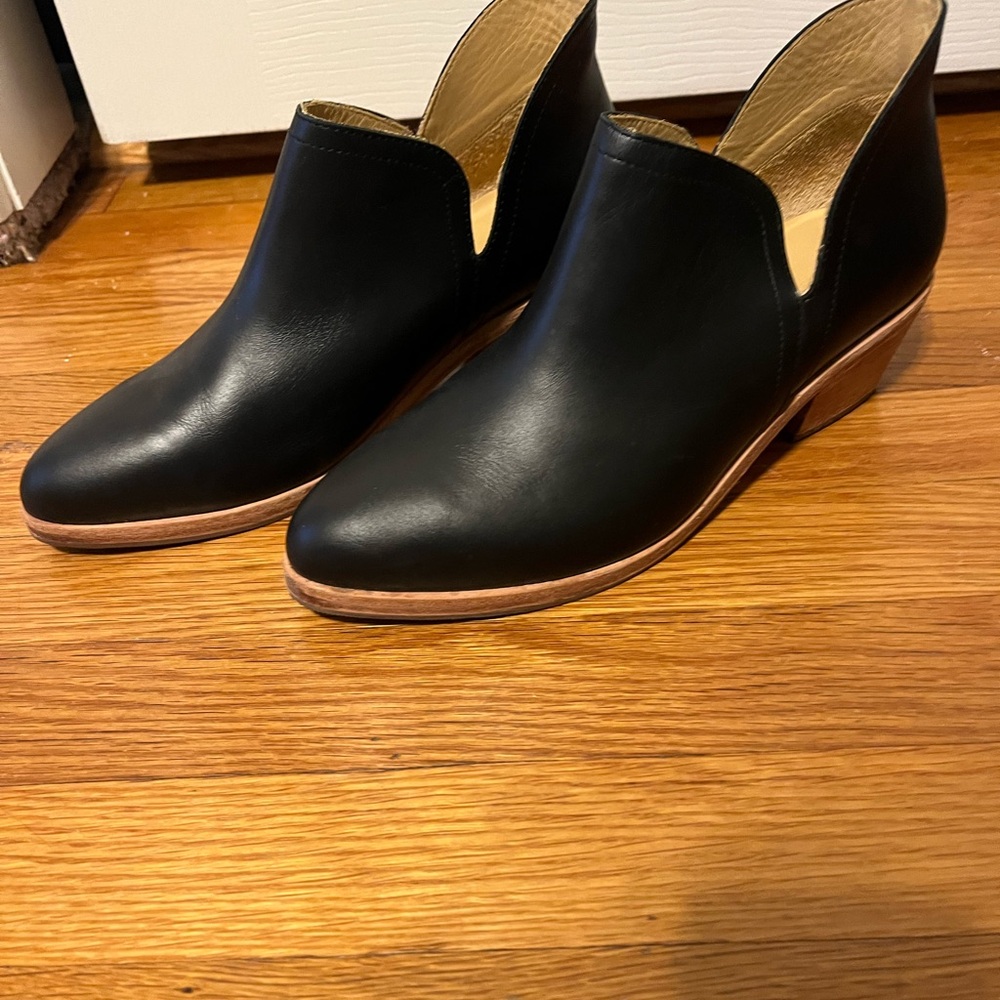 Nisolo Everyday Ankle Booties in Black